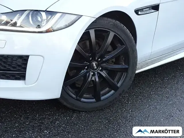 Gebraucht Jaguar XE R-Sport 180 PS (132 kW) 2017 Weiß Limousine