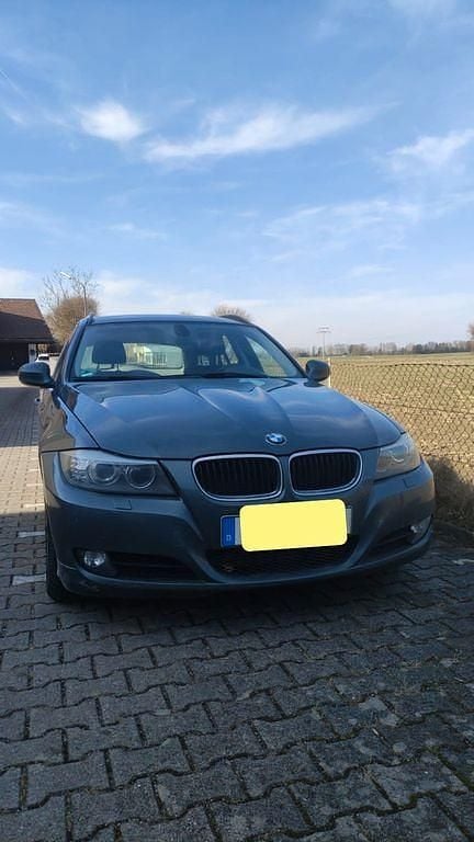 Gebraucht BMW 318 143 PS (105 kW) 2010 Grau Kombi