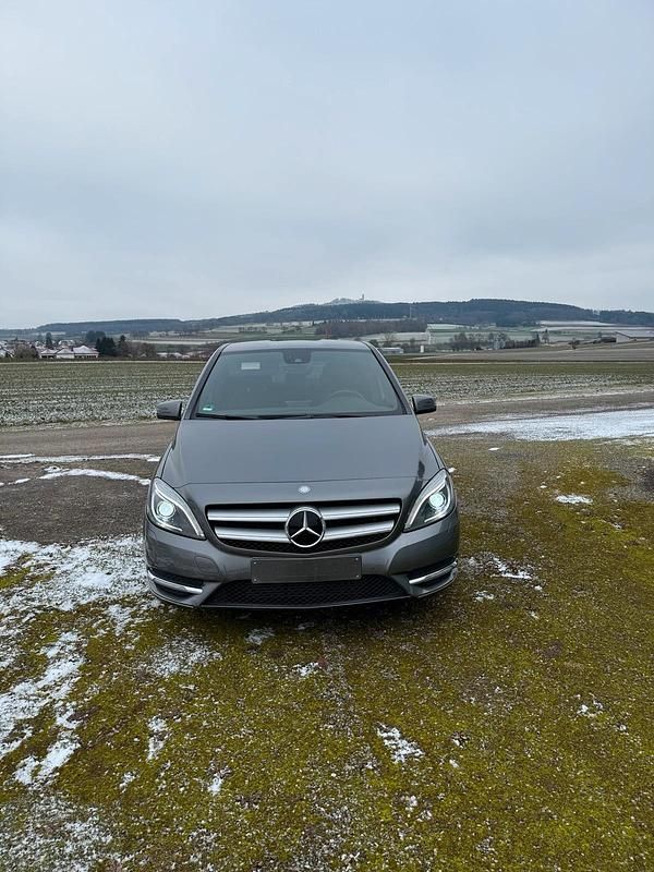 Gebraucht Mercedes 200 140 PS (102 kW) 2012 Grau Limousine