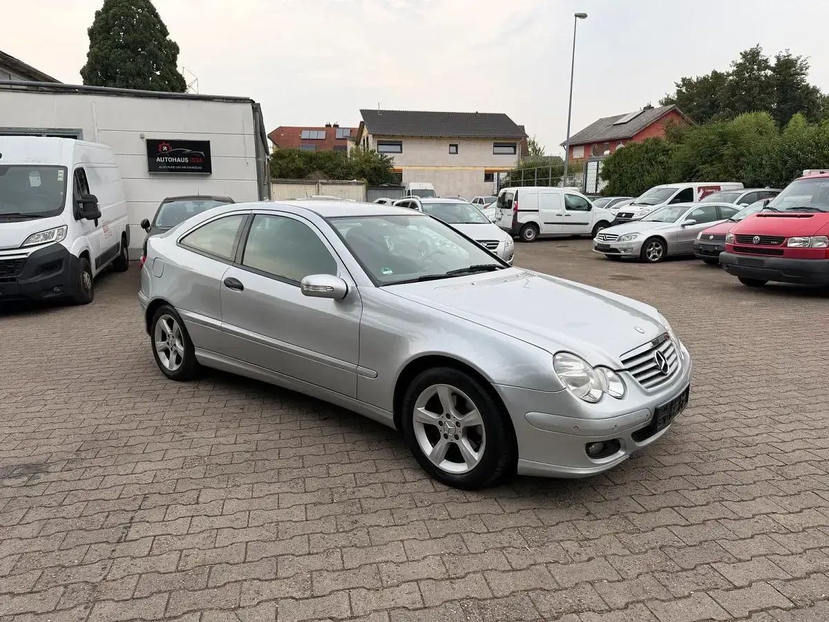 Gebraucht Mercedes C200 163 PS (119 kW) 2006 Silber Coupé