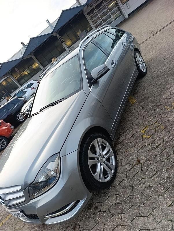 Blau Gebraucht 2013 Mercedes 200 Kombi | 13.900 € - Bild 1/4