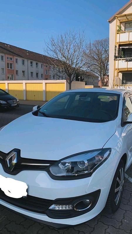Gebraucht Renault Mégane 102 PS (75 kW) 2014 Weiß Limousine