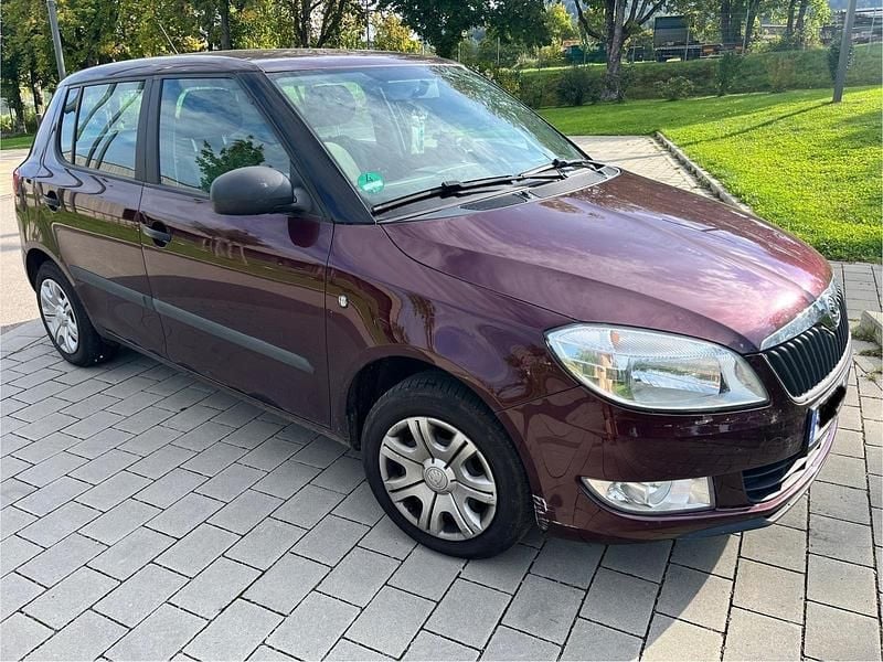 Rot Gebraucht 2013 Skoda Fabia Active Kleinwagen | 3.200 € (Superpreis) - Bild 1/4