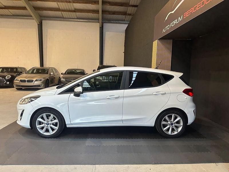 Gebraucht Ford Fiesta Cool & Connect 101 PS (74 kW) 2018 Weiß Limousine