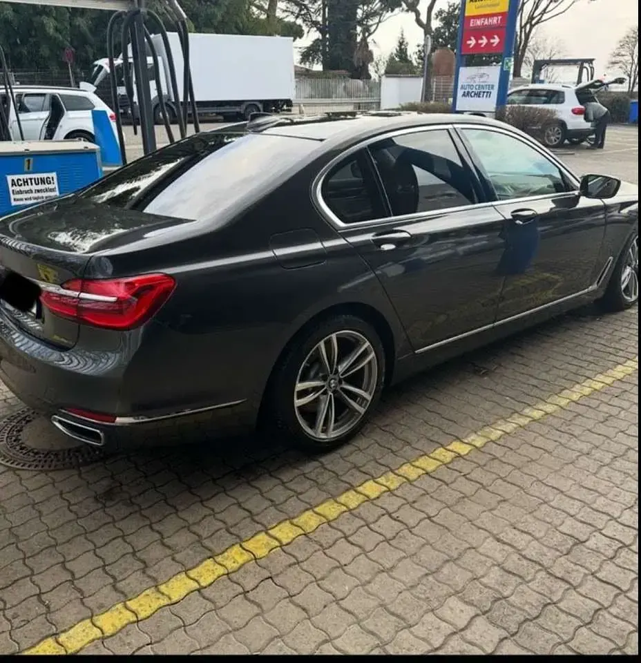 Gebraucht BMW 730 265 PS (194 kW) 2016 Grau Limousine