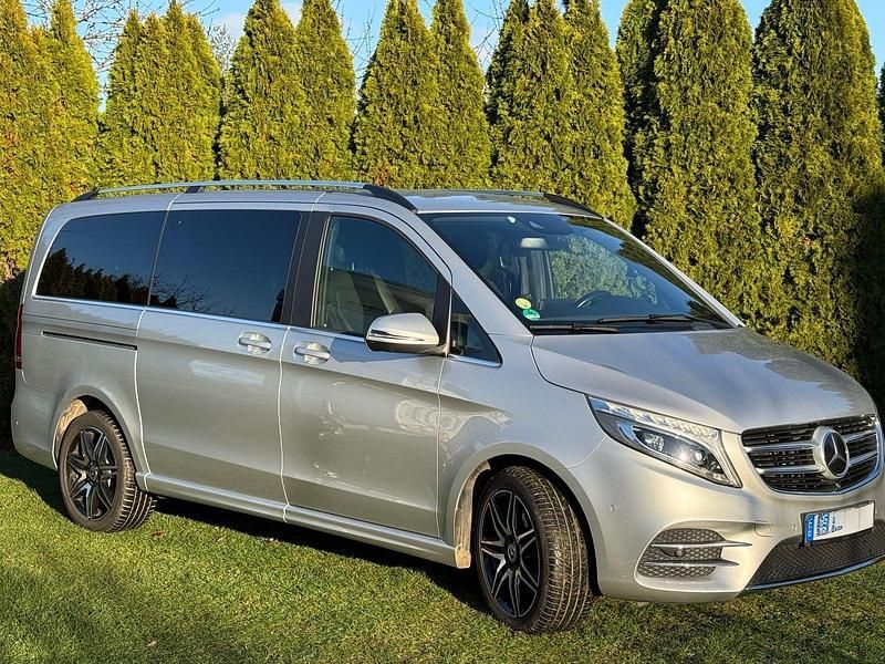 Silber Gebraucht 2018 Mercedes V220 Avantgarde Van / Kleinbus | 39.999 € (Fairer Preis) - Bild 1/4