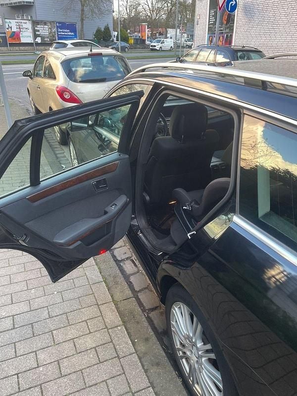 Gebraucht Mercedes E200 Elegance 184 PS (135 kW) 2012 Schwarz Kombi