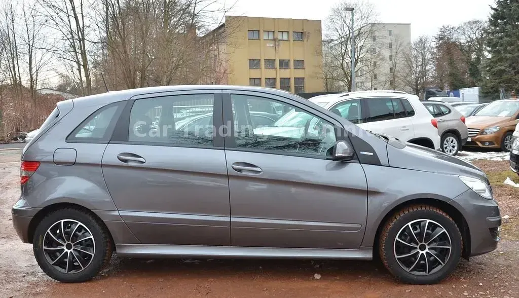 Gebraucht Mercedes B160 95 PS (69 kW) 2011 Grau Van / Kleinbus