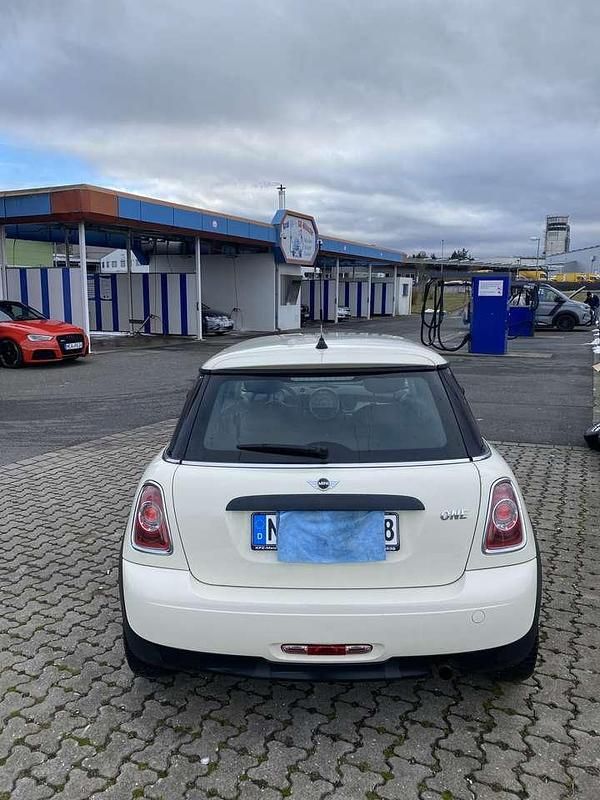Gebraucht Mini ONE 75 PS (55 kW) 2011 Weiß Kleinwagen