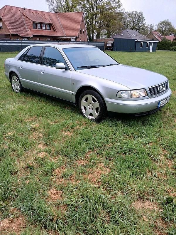 Silber Gebraucht 1996 Audi A8 Limousine | 5.500 € (Teuer) - Bild 1/4