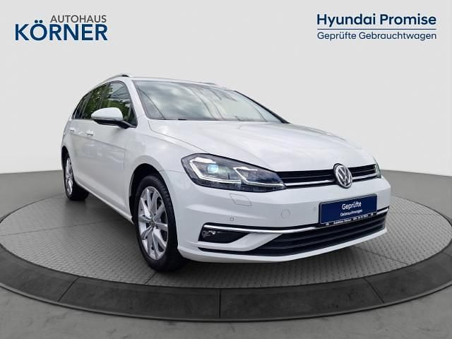 Weiss Gebraucht 2018 VW Golf VII Highline Kombi | 16.900 € (Fairer Preis) - Bild 1/4