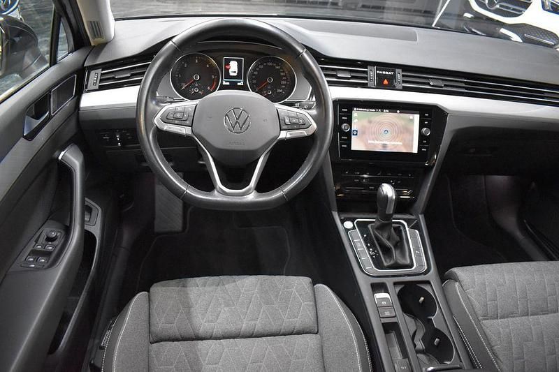 Gebraucht VW Passat 122 PS (89 kW) 2022 Grau Kombi
