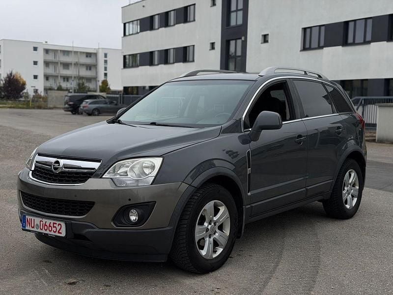 Grau Gebraucht 2011 Opel Antara Design Edition SUV | 3.290 € - Bild 1/4