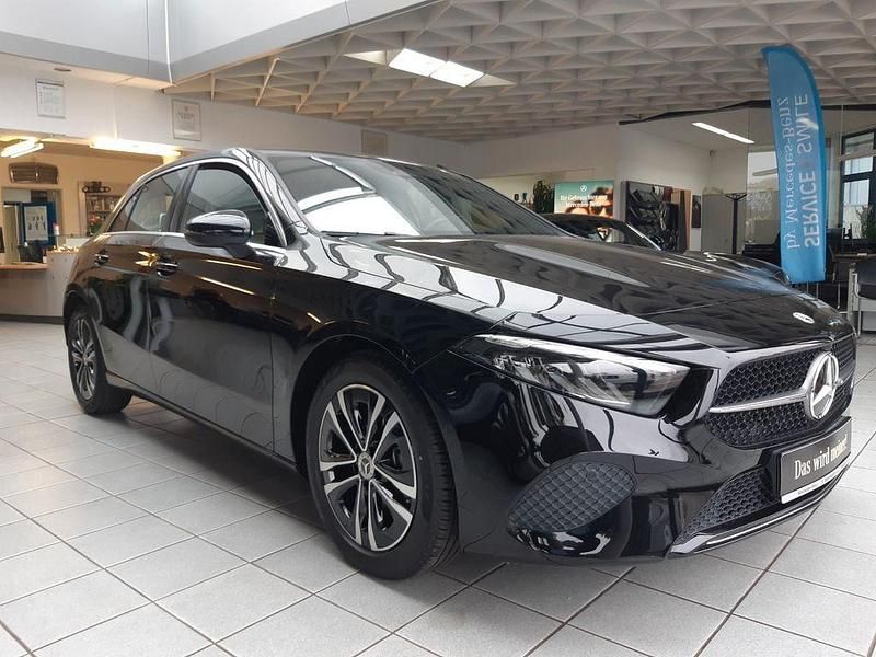 Schwarz Gebraucht 2023 Mercedes A200 Limousine | 28.500 € (Etwas zu teuer) - Bild 1/4