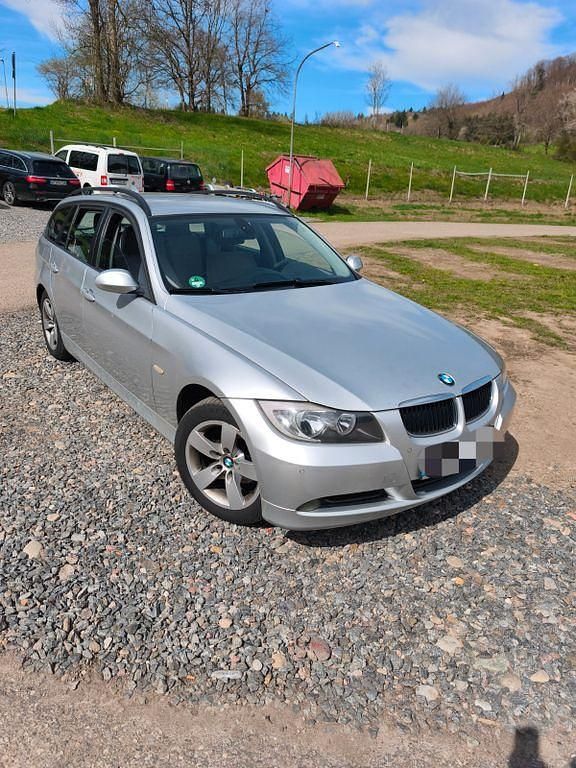 Gebraucht BMW 320 163 PS (119 kW) 2007 Silber Kombi