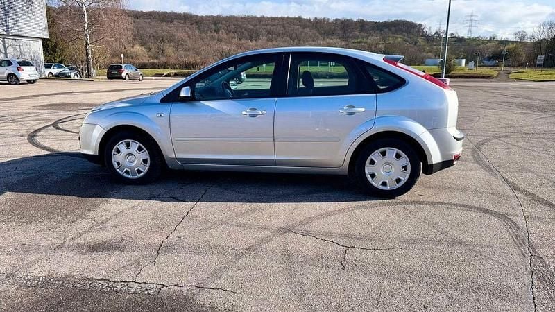 Gebraucht Ford Focus 116 PS (85 kW) 2008 Silber Limousine