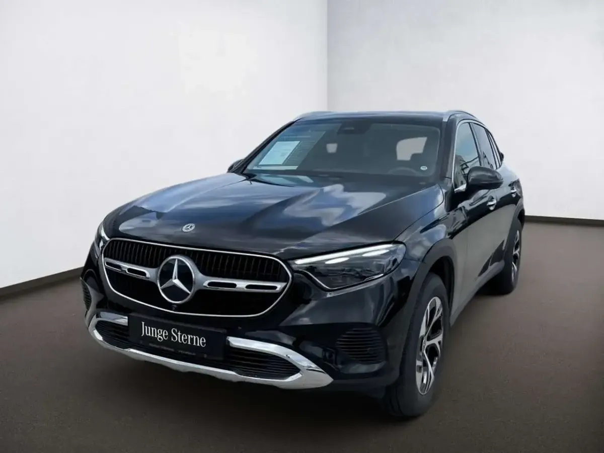 Gebraucht Mercedes GLC300 Premium 204 PS (150 kW) 2025 Metalliclack obsidianschwarz SUV