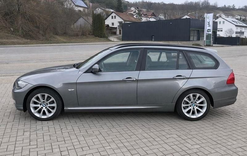 Gebraucht BMW 320 184 PS (135 kW) 2012 Grau Kombi