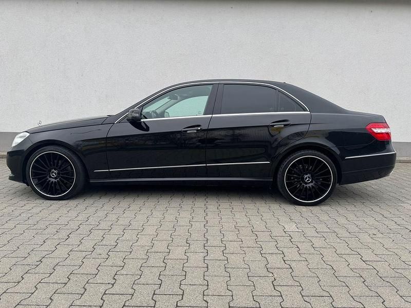 Gebraucht Mercedes E220 Avantgarde 170 PS (125 kW) 2013 Schwarz Limousine
