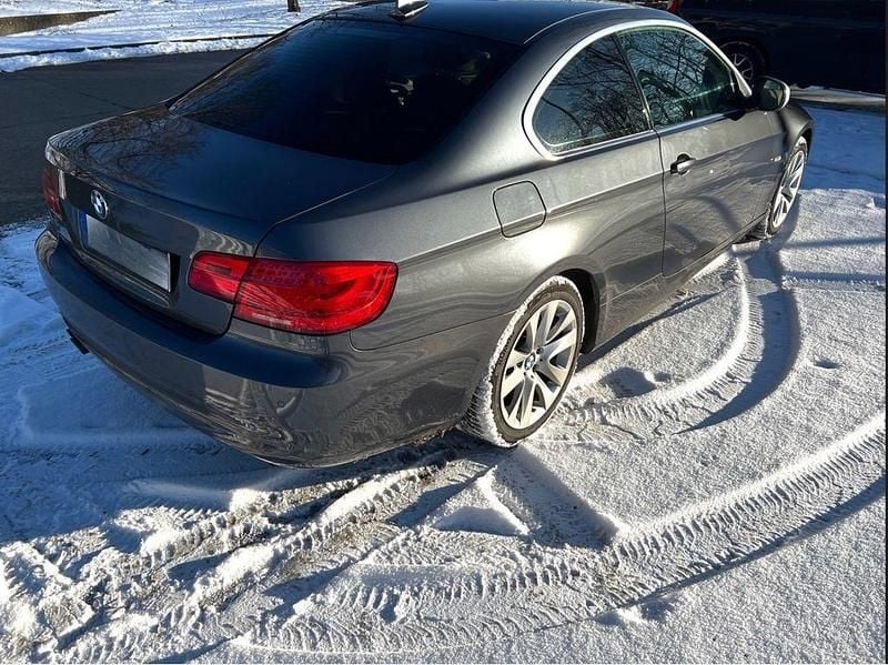 Gebraucht BMW 325 Exclusive 218 PS (160 kW) 2011 Grau Coupé