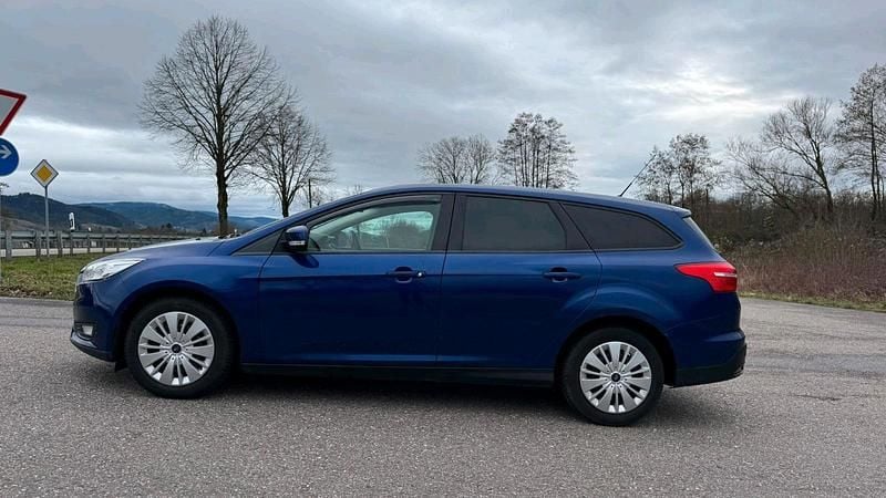 Gebraucht Ford Focus 125 PS (91 kW) 2015 Blau Kombi
