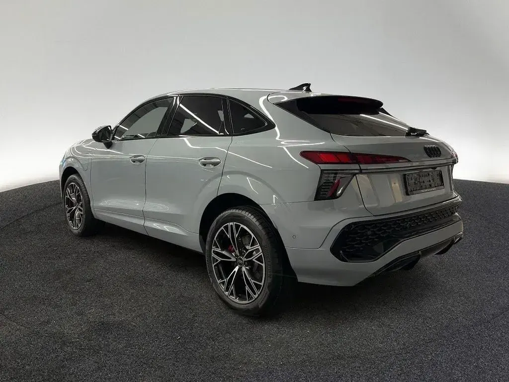 Neu Audi Q3 Sportback Sport 272 PS (200 kW) 2026 Grau SUV