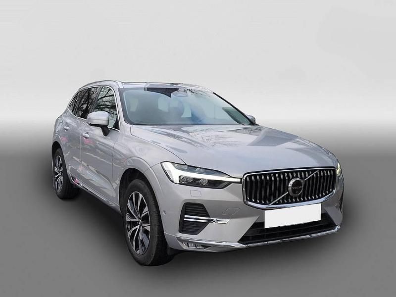 Gebraucht Volvo XC60 Plus 197 PS (144 kW) 2022 Silber SUV