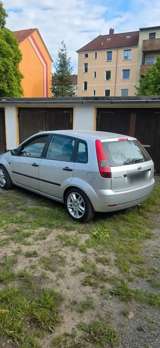 Gebraucht Ford Fiesta 69 PS (50 kW) 2003 Silber Kleinwagen