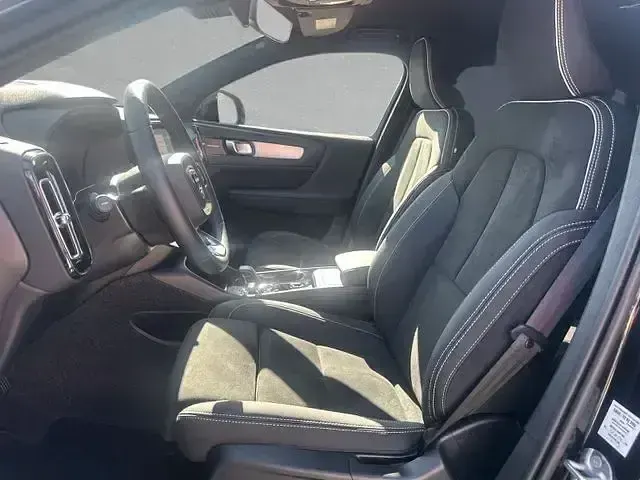 Gebraucht Volvo XC40 Plus 163 PS (119 kW) 2025 Onyx schwarz SUV