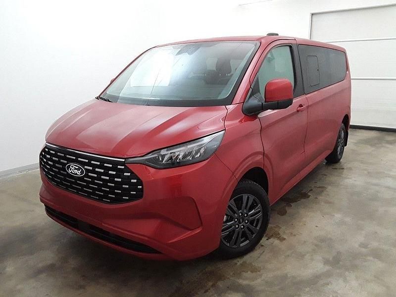 Gebraucht Ford Tourneo Titanium 232 PS (170 kW) 2025 Rot Van / Kleinbus