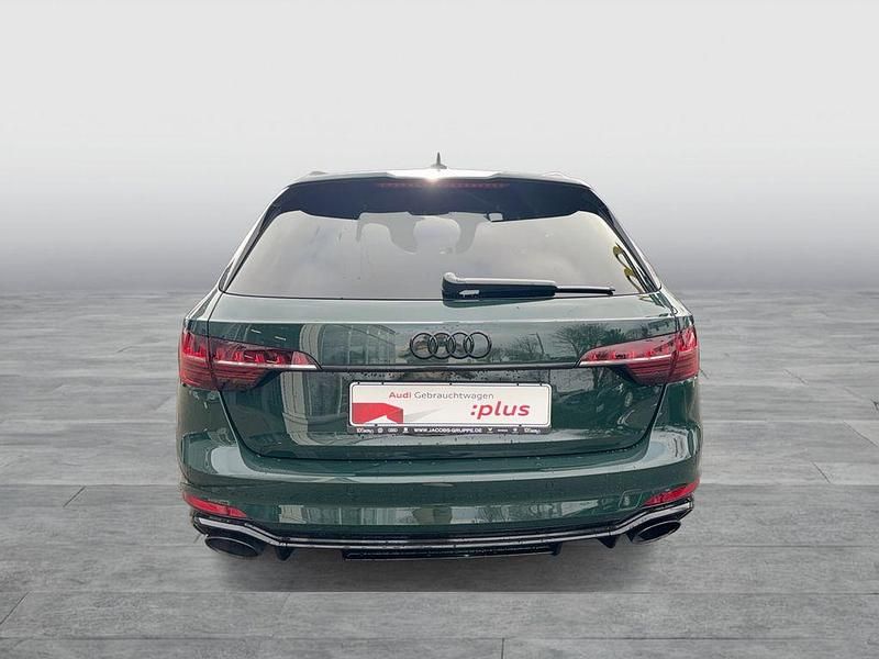 Gebraucht Audi RS4 Ambiente 450 PS (330 kW) 2024 Goodwoodgrün, perleffekt Kombi