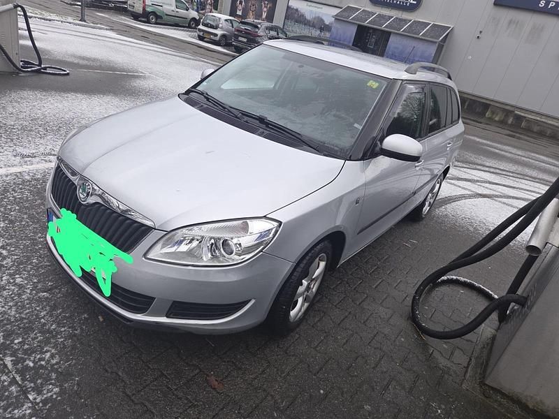 Gebraucht Skoda Fabia 105 PS (77 kW) 2012 Grau Kombi
