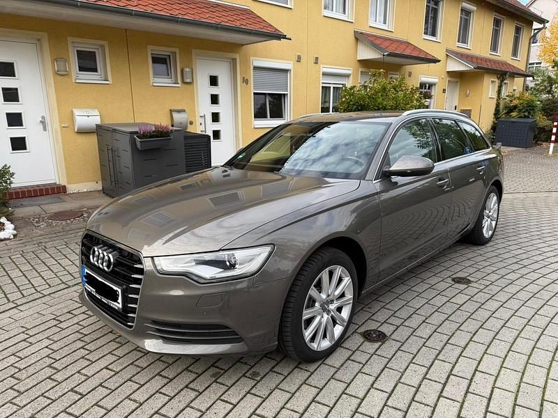Grau Gebraucht 2012 Audi A6 Kombi | 8.700 € (Guter Preis) - Bild 1/4
