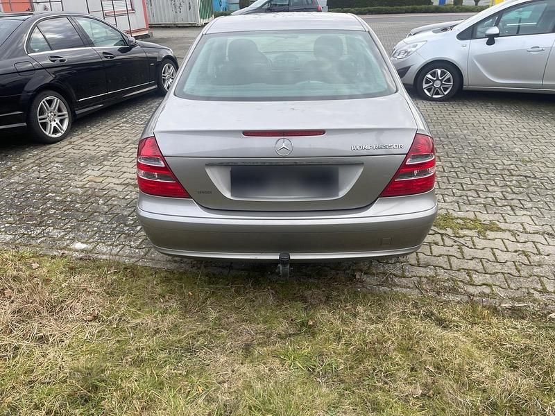 Gebraucht Mercedes E200 184 PS (135 kW) 2006 Silber Limousine