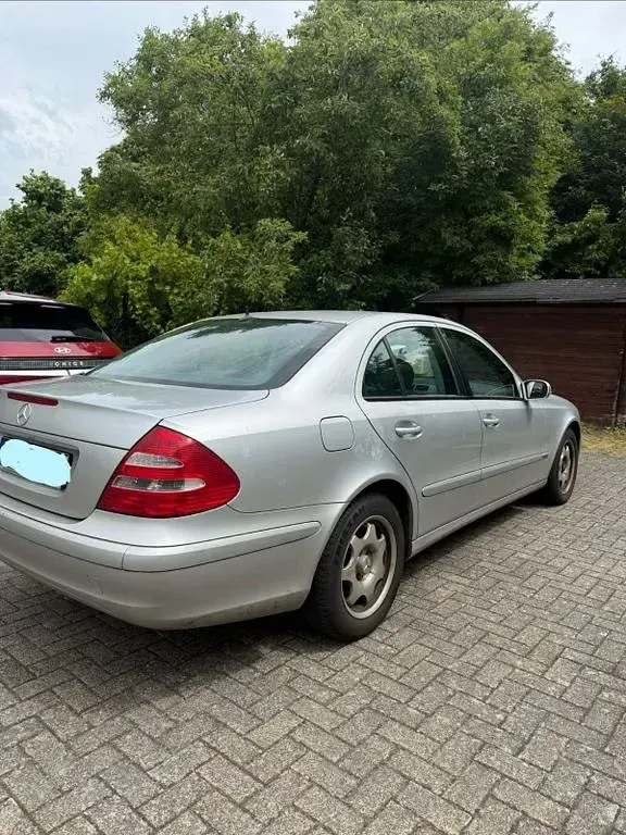Gebraucht Mercedes E200 Classic 122 PS (89 kW) 2005 Silber Limousine