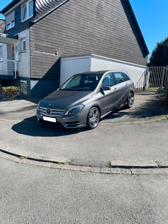 Grau Gebraucht 2014 Mercedes B220 Van / Kleinbus | 9.000 € (Guter Preis) - Bild 1/4