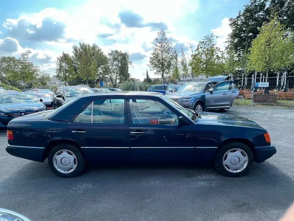 Gebraucht Mercedes E220 150 PS (110 kW) 1993 Grau Coupé