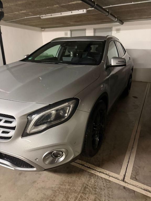 Gebraucht Mercedes GLA200 136 PS (100 kW) 2017 Silber SUV