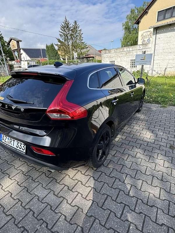 Gebraucht Volvo V40 Momentum 190 PS (139 kW) 2014 Limousine