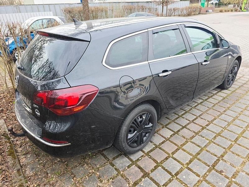 Gebraucht Opel Astra Innovation 165 PS (121 kW) 2013 Kombi