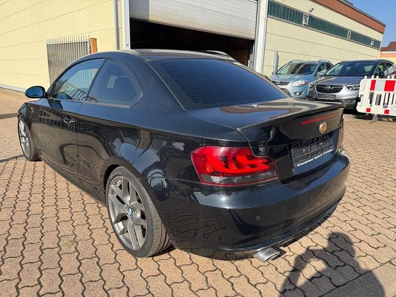 Gebraucht BMW 120 177 PS (130 kW) 2009 Schwarz Kleinwagen