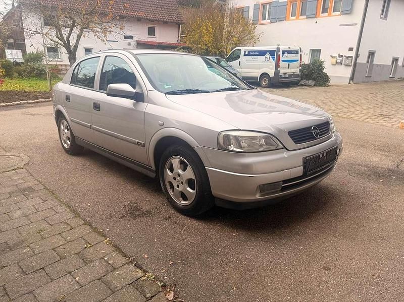 Silber Gebraucht 1999 Opel Astra Classic Edition Limousine | 3.900 € - Bild 1/4