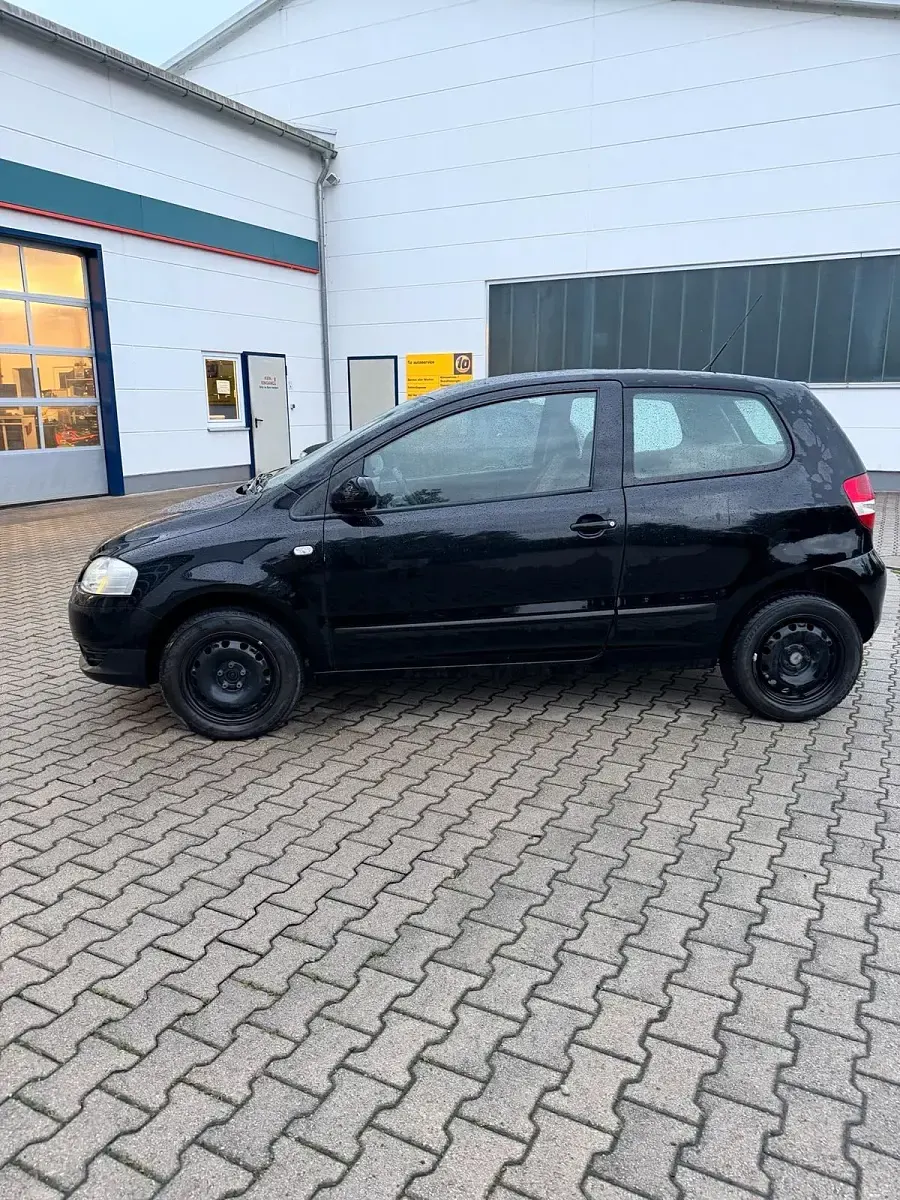 Gebraucht VW Fox 54 PS (39 kW) 2007 Schwarz Kleinwagen
