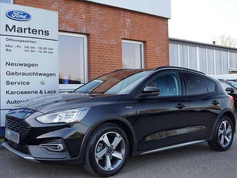 Obsidianschwarz metallic Gebraucht 2021 Ford Focus Active Kleinwagen | 17.450 € (Guter Preis) - Bild 1/4