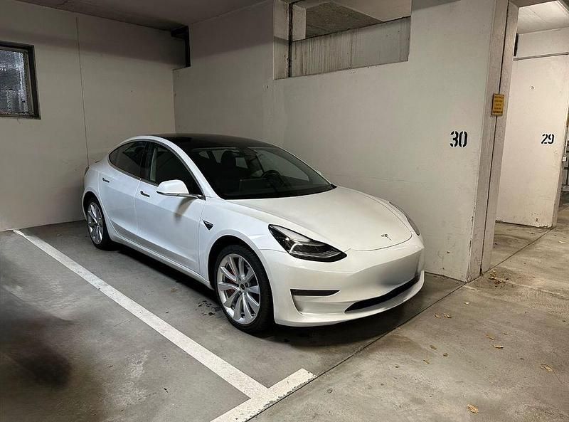 Weiß Gebraucht 2020 Tesla Model 3 Performance Limousine | 24.000 € (Guter Preis) - Bild 1/4