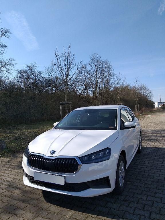 Weiß Gebraucht 2024 Skoda Fabia Active Limousine | 15.850 € (Guter Preis) - Bild 1/4