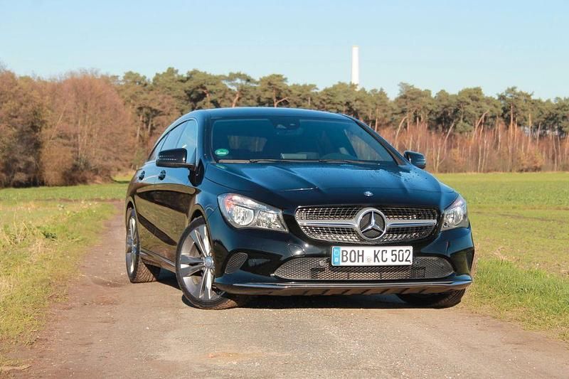 Schwarz Gebraucht 2016 Mercedes CLA200 Shooting Brake Kombi | 17.500 € (Guter Preis) - Bild 1/4