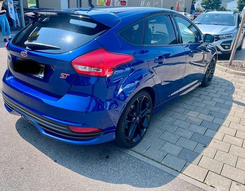 Gebraucht Ford Focus ST 185 PS (136 kW) 2016 Blau Limousine