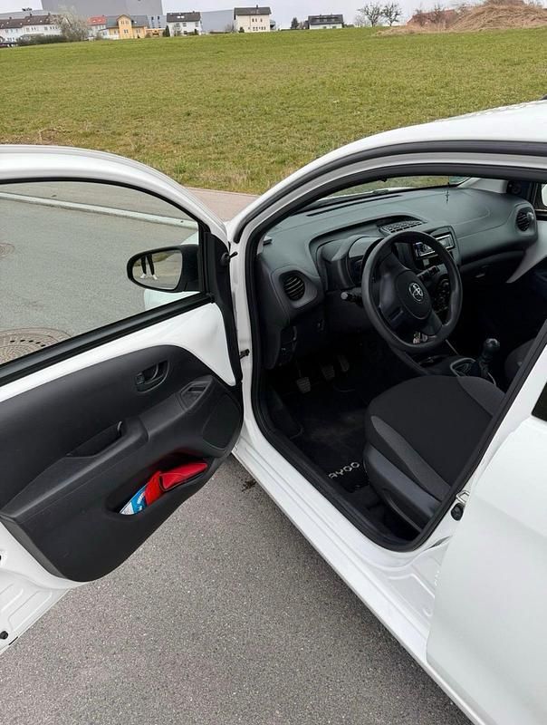 Gebraucht Toyota Aygo 72 PS (52 kW) 2020 Weiß Kleinwagen