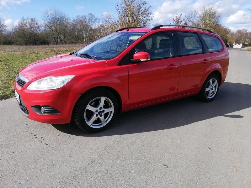 Gebraucht Ford Focus 109 PS (80 kW) 2010 Rot Kombi